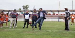 Refrenda Rector de la UAT apoyo al fútbol americano estudiantil.