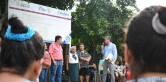 Entrega Presidente Municipal Cuartos Dormitorio en las Lomas.