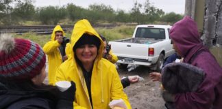 DIF realizó entrega de cobijas, café y pan en colonias de Río Bravo