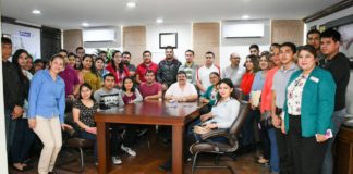 Agradecen universitarios de Río Bravo apoyo para titulación.