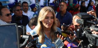 Invita Alcaldesa a encendido del Pino Navideño