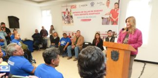 El sistema DIF Reynosa entrega sillas de ruedas al equipo Aguilas Blancas