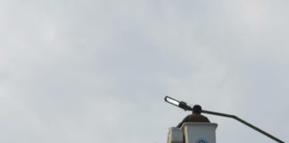 Atiende Gobierno de Río Bravo solicitudes de alumbrado público.