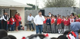 Presidente Municipal,presente en Honores a la bandera en la escuela NISSAN #79