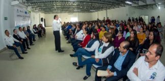 Alcalde de Valle Hermoso respalda trabajo de asociación de padres de familia en escuelas