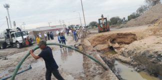 Continúa labor de saneamiento a la red de drenaje sanitario en colonias