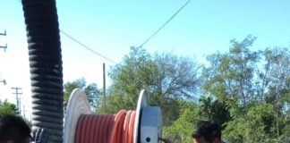 Desazolvan unidades Vactor de Obras Públicas Cárcamos y líneas de drenaje sanitario