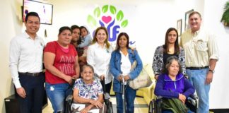 ENTREGA DIF SILLAS DE RUEDAS Y BASTÓN