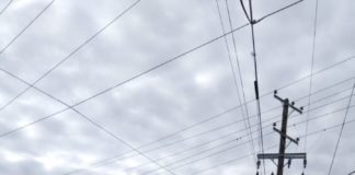 Auxilia Tránsito paso vehicular en semáforos afectados por fallas