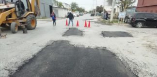 Mejora Municipio vialidades con labores de bacheo