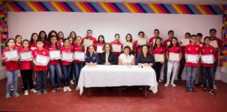 Acreditan con TOEFL alumnos de idiomas del CEINA-UAT