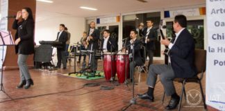 UAT lleva a cabo muestra cultural y artesanal en el atrio del Teatro Juárez