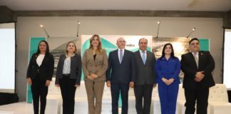 Participa Maki Ortiz en toma de protesta de Asociación de Maquiladoras