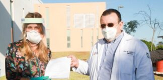 Entrega Maki Ortiz material médico en Hospital 270 del IMSS por contingencia