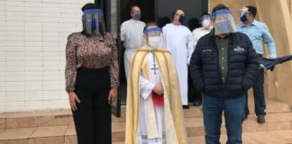 RECIBE ALCALDE, Y PADRES, A OBISPO DE LA DIOCESIS DE MATAMOROS