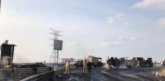 Combate PCyB incendio de pipa de combustible