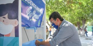 Entrega Carlos Ulivarri lavamanos publico para el IMSS Río Bravo.