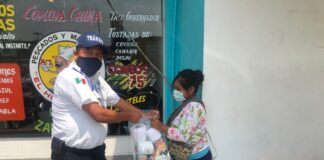 Ayuda Tránsito Municipal a mujer con alimento y despensa