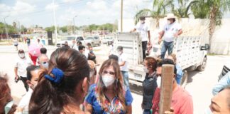 Lleva Alcaldesa productos para limpieza del hogar a cientos de familias afectadas por las lluvias