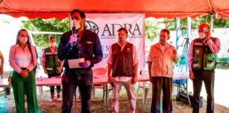 Aterrizan apoyos a familias de la colonia Azteca