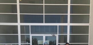 Cumpliendo el compromiso de dotar de alimentos al personal de salud.en Río Bravo: Roxana Gomez