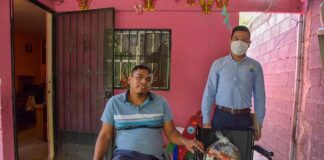 Beneficiario de “Avanzando Contigo” recibe apoyo económico y silla de ruedas por parte del Sistema DIF Reynosa