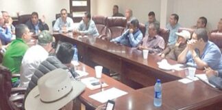 DEJA DIRECTORA DE CONAGUA COMO NOVIAS DE RANCHO A PRODUCTORES DEL DISTRITO 025