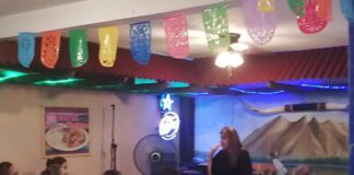 Beneficiar a comerciantes, formales y ambulantes, compromiso de Roxana Gómez