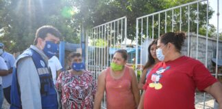 Carlos Ulivarri al pendiente de los trabajos que se estan realizando en la Colonia Estelita Anzaldúa