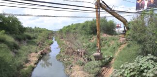 Desazolva Municipio dren El Anhelo en la colonia Jacinto López