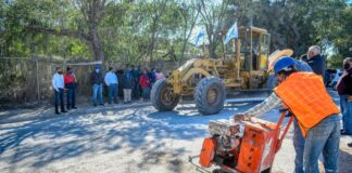 Vecinos de la calle 5 de mayo en la colonia Benito Juárez, agradecen al presidente por obra de pavimentación