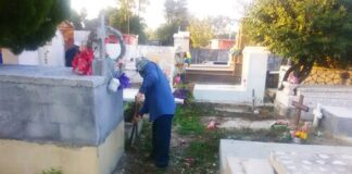 Retiran maleza del panteón municipal “Dolores”