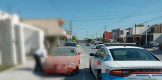 Retiran autos chatarra de la vía pública