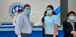 Sigue la entrega de becas de titulación por parte del Alcalde Carlos Ulivarri