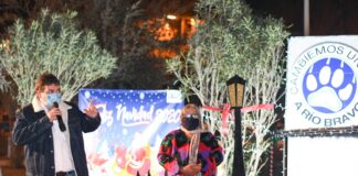 Inician con la decoración en plaza pùblica, por parte de funcionarios municipales