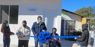 Alcalde de Rìo Bravo, entrega regalo navideño a familias Riobravenses