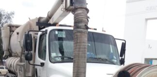 Desazolvan la red sanitaria Vactors del Municipio