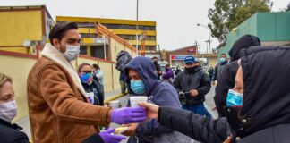 DIF Reynosa reparte cobijas y alimento caliente a personas vulnerables ante las bajas temperaturas