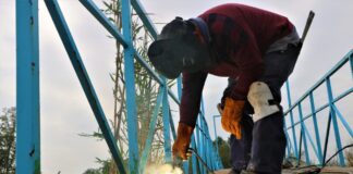 Puente peatonal en la Integración Familiar, lo rehabilita Gobierno Municipal que preside Carlos Ulivarri