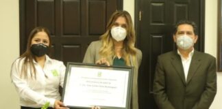 Reconocen estudiantes universitarios Becas de Titulación Profesional