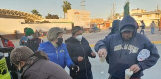 DIF Reynosa y Voluntariado llevan alimento caliente a los migrantes
