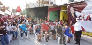 Visita a muy temprana hora, la candidata a Diputada por el Distrito Federal IX Claudia Hernández,a maquiladora del Parque Industrial del Norte