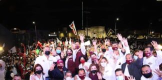 Acompaña Claudia Hernández, al candidato por morena Carlos Peña en su arranque de campaña por la alcaldía municipal.