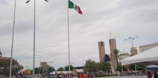 Iza Gobierno de Reynosa Bandera Mexicana por luto nacional
