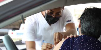 Desarrollan vacunación anti COVID-19 en orden