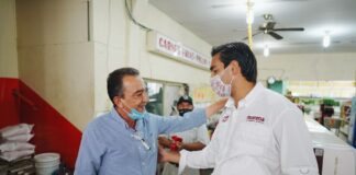 RECORRE CARLOS PEÑA LA CALLE CHARCO