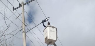 NO PARAN EN LA REPARACIÒN DE LUMINARIAS PERSONAL DE ALUMBRADO PUBLICO EN RÌO BRAVO