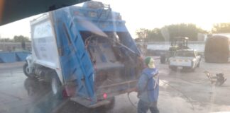 Desinfecta Municipio camiones recolectores evitando riesgos sanitarios