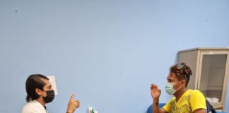 El CRI ofrece consultas con la interpretación de Lengua de Señas Mexicana para personas con discapacidad auditiva