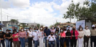 Inauguró Maki Ortiz otra calle con vecinos de la colonia Carlos Cantú